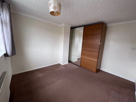 3 Bedroom Styvechale, Coventry - - Photo 3