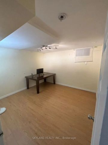 160 Galbraith Crescent - Photo 4