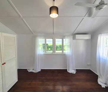 CHARMING BEACHSIDE COTTAGE - Photo 3