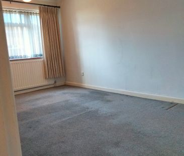 2 bedroom flat to rent Netley - Photo 1