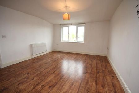 2 Bedroom Flat / Apartment to let - Photo 2