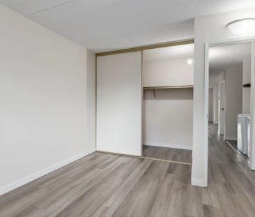 - 2 Bedroom at King's Alley - Photo 6