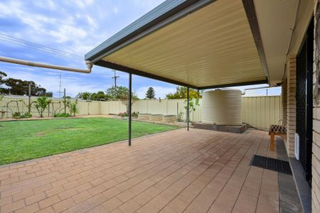 8 Hanley Street - Photo 2