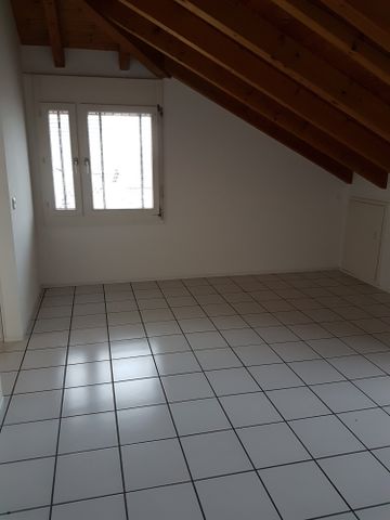 Charmante 2.5-Zimmer-Wohnung im 3. Obergeschoss in Ilanz - Photo 4