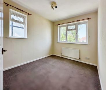 Moor Lane, Upminster, RM14 - Photo 3