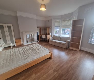 5 Bed Student Accommodation - Photo 3