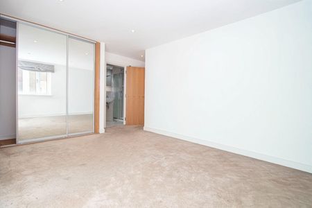2 bedroom Flat To Let Total Size: 767 SQ FT - Photo 2