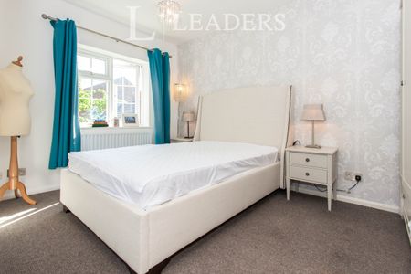 3 bedroom mid-terrace to rent Hulatt Road, Cambridge - Photo 3