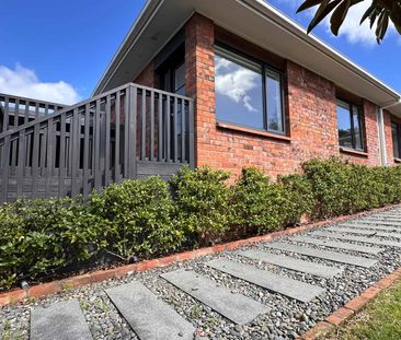 REMARKABLE IN REMUERA - Photo 1