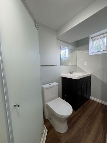 For Lease - 219 Steel Street, Barrie, Ontario - Photo 3