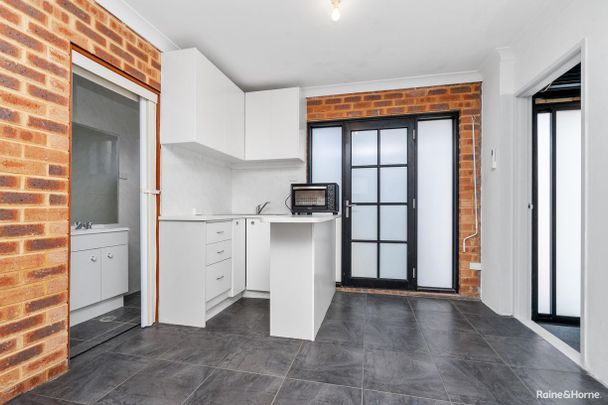 Affordable One bedroom flat - Water Usage included - Photo 1