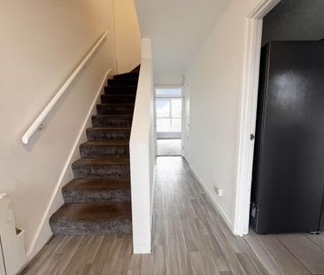 3 bedroom flat to rent - Photo 5