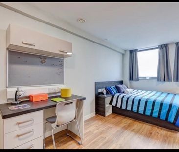Studio Flat, Sovereign House, S1 - Photo 2