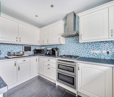 3 bedroom maisonette to rent - Photo 2