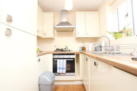2 bedroom flat to rent - Photo 4