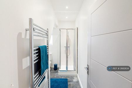 5 bedroom terraced house to rent - Photo 3