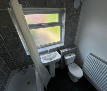 3 bed Terraced - To Let - Photo 5