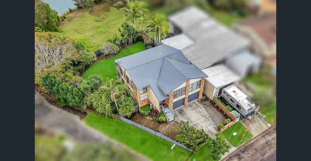 Three bedroom waterfront house - Photo 1