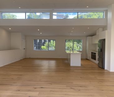 Modern Family Home - Photo 4