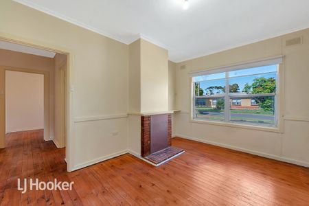 3 Bedroom Semi Home - Photo 2