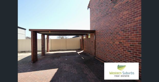 Spacious two bedroom ground floor apartment - Photo 1