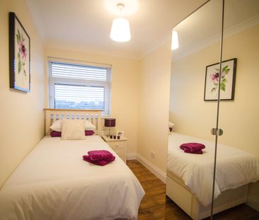 Double Room | 7min walk to Town & Station - Photo 1