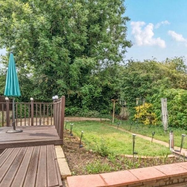 4 bedroom semi-detached house to rent - Photo 1