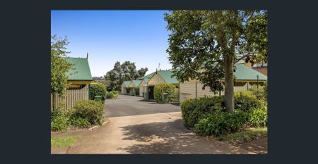 Perfectly Positioned Townhouse Just Steps From the CBD - Photo 5