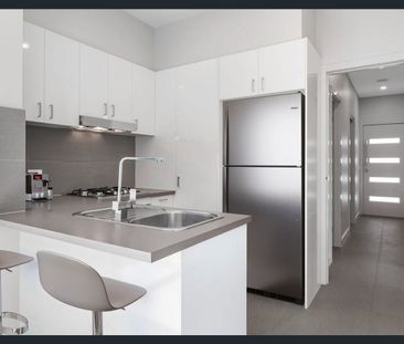 Bright and inviting two bedroom home! - Photo 1