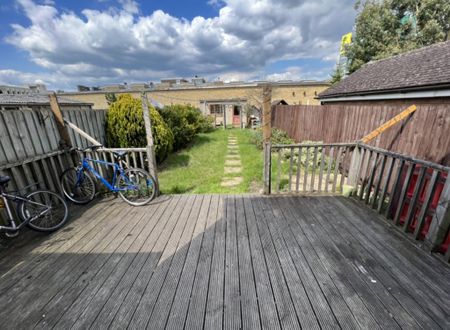 6 bedroom semi-detached house to rent - Photo 2