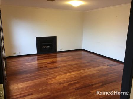 A Classic 4Br 2L Family Home in Hoppers Crossing! - Photo 5