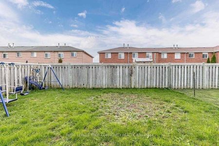 For Lease - 48 Cassandra Drive, Barrie, Ontario - Photo 2