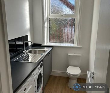 2 bedroom maisonette to rent - Photo 2