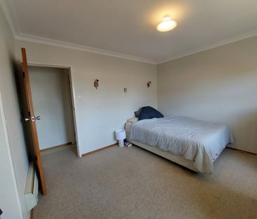 Sunny Two-Bedroom Unit in the Heart of Cherrywood - Cherrywood - Photo 3