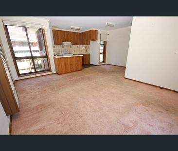 3/16 Ormond Road, East Geelong, Vic 3219 - Photo 2