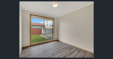 Spacious Townhouse - Photo 4