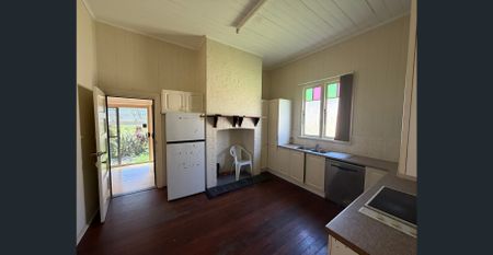 Family Home Close to CBD - Photo 4