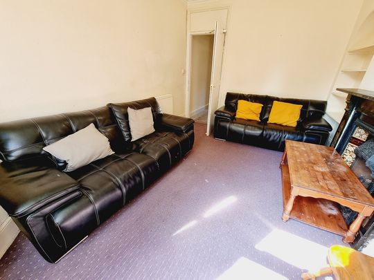 5 Bed Student Accommodation - Photo 1