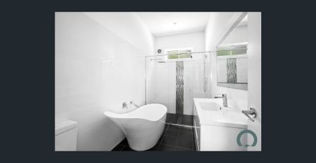 Single-Level Home in Convenient Mosman Location - Photo 4