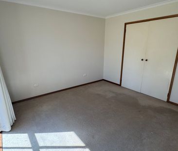 Charming 3 Bedroom Country Home - Photo 3