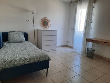 Location - Appartement T3 meublé de 76 m² avec terrasse, balcon et emplacement de parking en sous sol - Photo 2