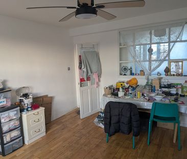 4 Bed Flat, Martin Way, SM4 - Photo 2