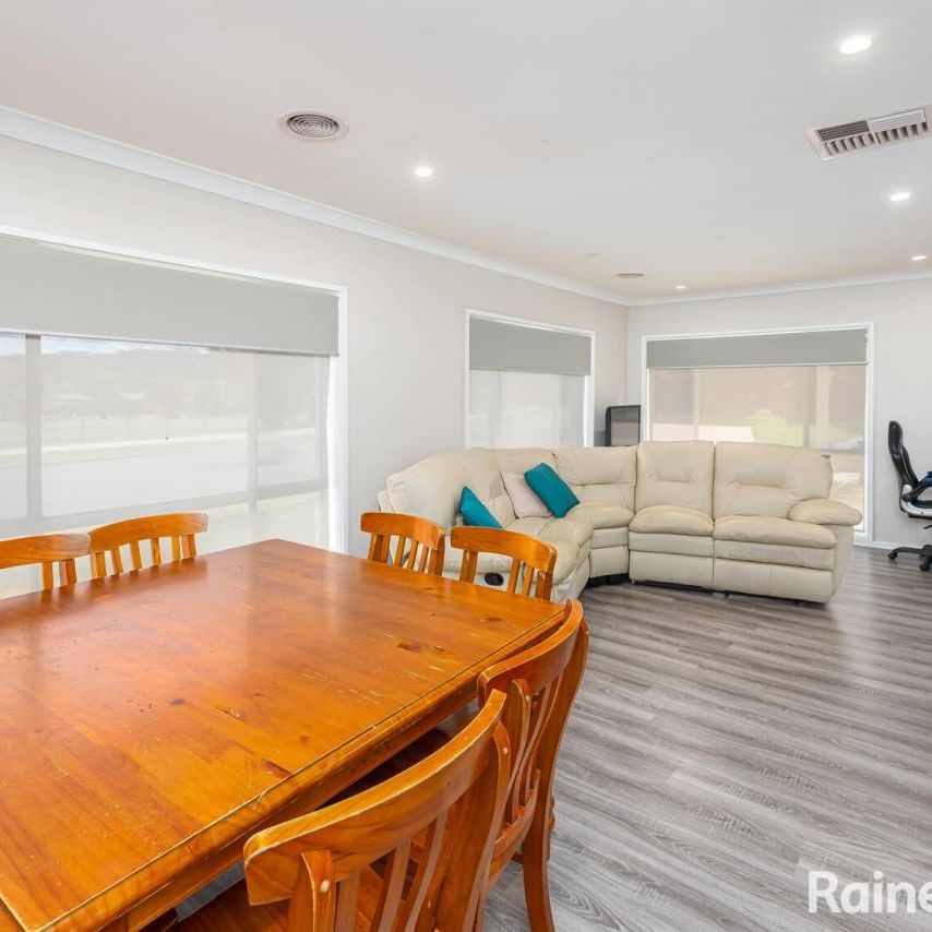 FANTASTIC FAY - Photo 1