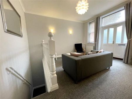 2 bedroom maisonette to rent - Photo 2