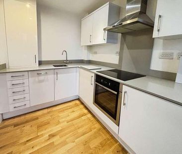 Salisbury Square, Hatfield, AL9 - Photo 4