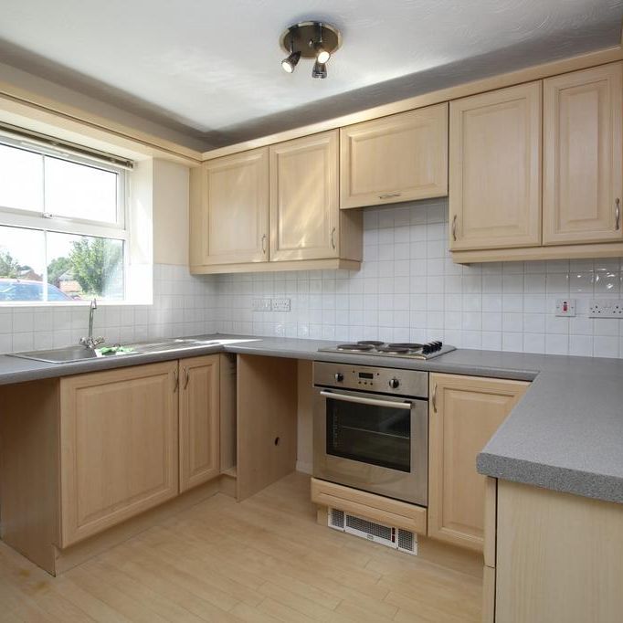 2 bedroom ground floor flat to rent - Photo 1