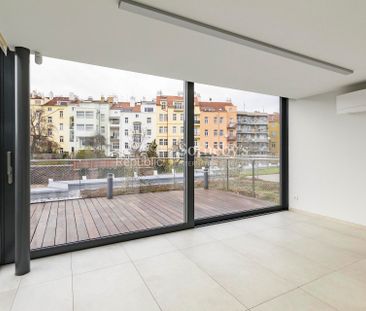 Apartment for rent, 4+kk - 3 bedrooms, 211m - Photo 2