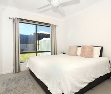 COSY 3 BED HOUSE WITH YARD IN THE HEART OF COOMERA - Photo 5