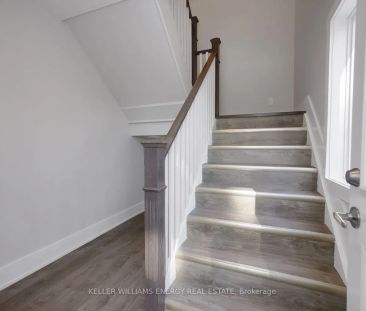 89 Orchard View Boulevard #Upper - Photo 2