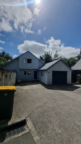 Tidy 4-Bedroom Home with Gully Views - Photo 5